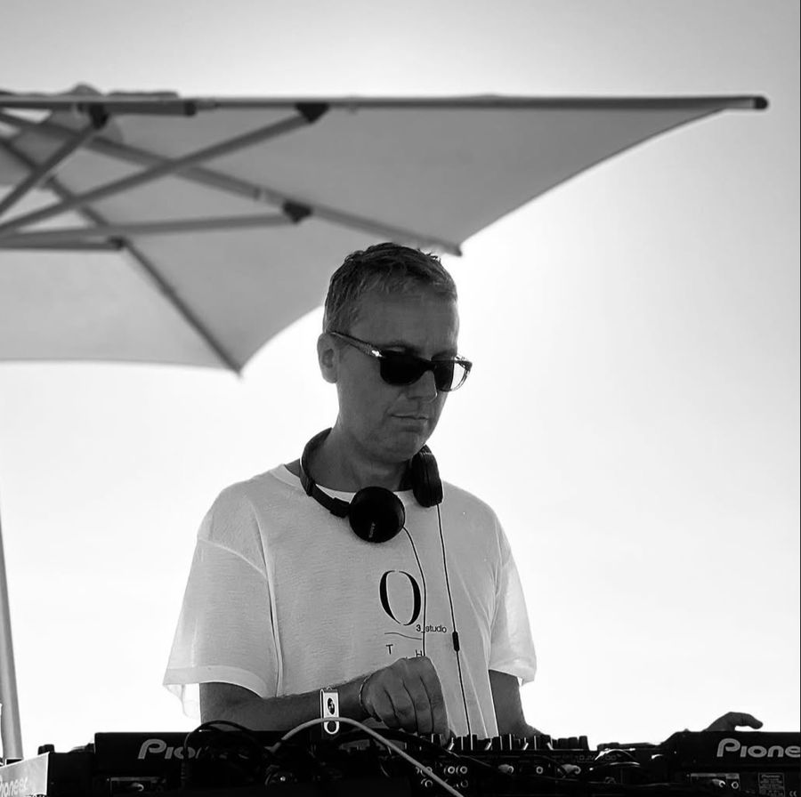 Dj Gale — Aperitivo speciale con Dj Gale