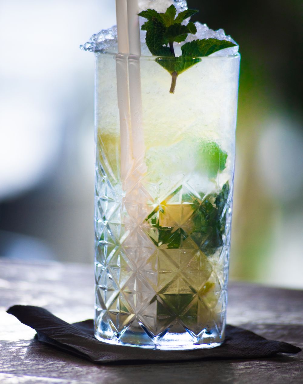 Mojito sul bancone del racket bar